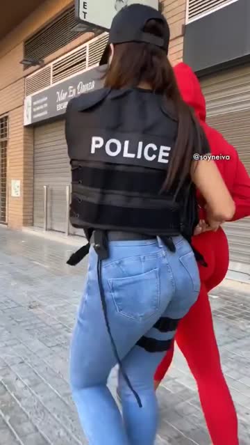 jeans ass worth aresting