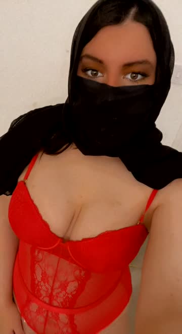 does red lingerie match my hijab?
