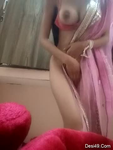 desi maal revealing her gorgeous b00bs from saree.. lovely figure | link in comment