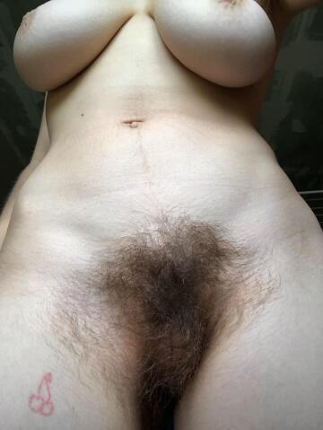 i want you to lick my hairy pussy