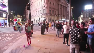 bimbo in the city square