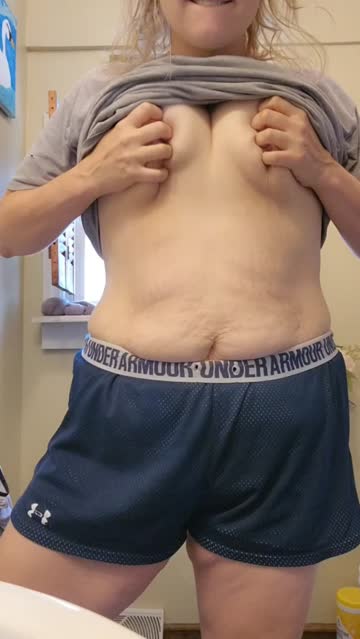 soft and squishy momma😊 [31f]