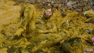 masturbating while being completely covered in mud [f][oc]