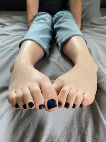 who likes perfect symmetrical toes?