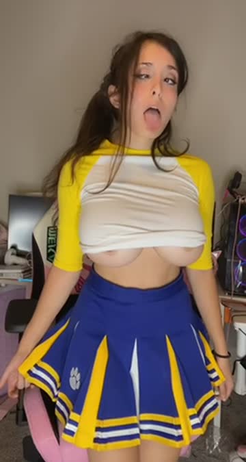 this busty cheerleader wants your cum so badly!! 💦💙👅