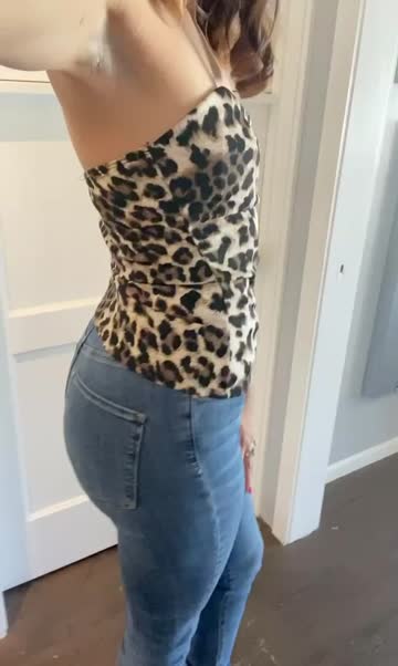 an outfit form last year when i had short hair and tight jeans on!