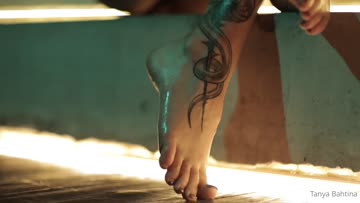 i want her to hold her body against mine 😟