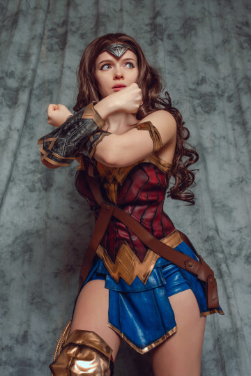 wonder woman cosplay by evenink