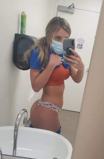 bathroom selfie on break 👩‍⚕️🩺