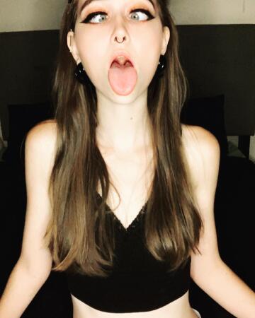 throats open wide for you 💖😇