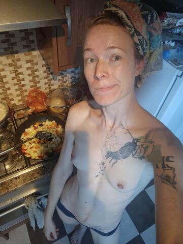 didn't feel like putting clothes on after a shower so cooking with my tits out