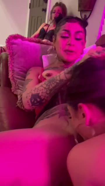 my roommate didn’t know i was bi she caught me eating pussy and watched