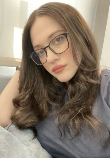 “i bet you’re thinking about cumming all over my nerdy glasses right now, aren’t you? it’d be a pity to waste an opportunity like that, so go ahead.” -kat dennings