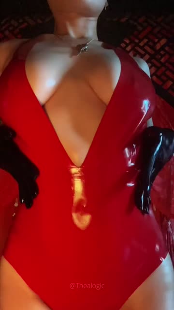 life happens in slow motion when you’re lovestruck.