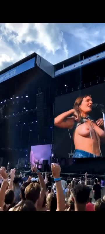 flashing public tiktok porn gif by twistedlizard