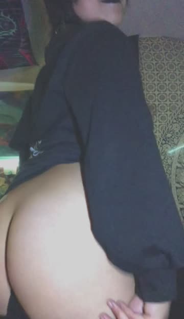wanna colonize a 5ft 1, submissive filipina goth’s tight booty?🥺🍑🖤😈