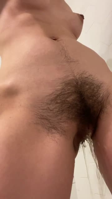 hi i’m mia, i’m new here. i’m hairy and i love peeing for your pleasure :)