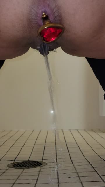 pissing and pushing my plug out