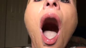 i would marry a girl who cleans up and swallows cum so completely like this.