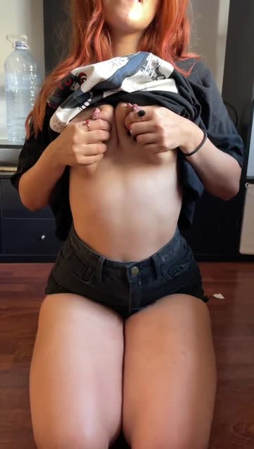 i’m the shy girl of the class with her secret milky tits🤍