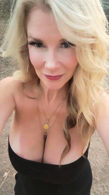 this gilf busty enough for you?