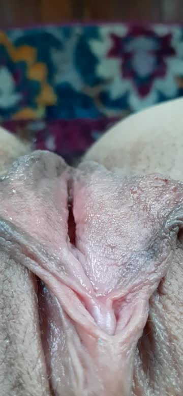 simple morning drip all over the carpet 💦