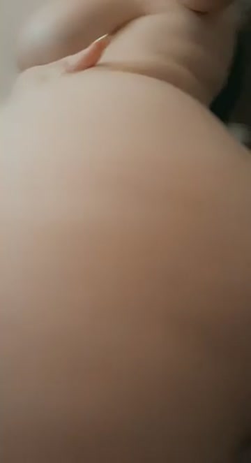 5’1 with some jiggly assets