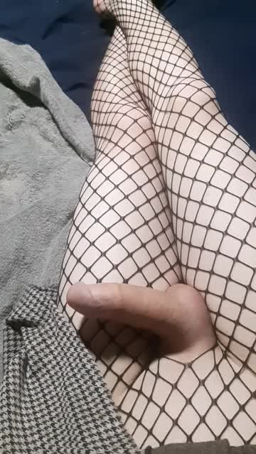 bit of a surprise under my skirt 😘