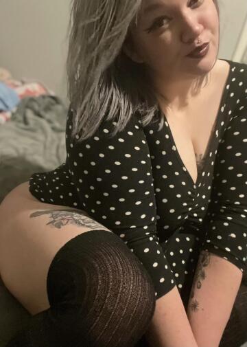 first time posting here :) hello all 💋 hope you like thick thighs 😋