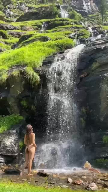 naked adventures around the 🌎