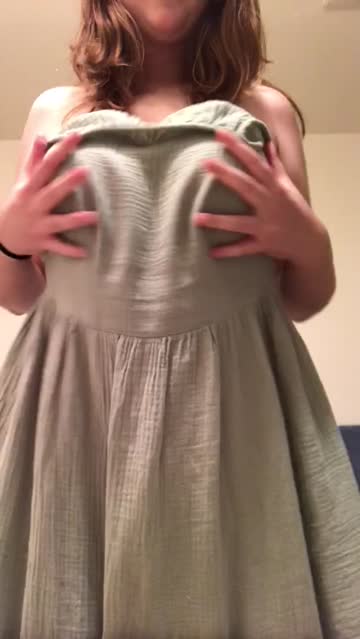 [f]inally found a dress that's floor length on me!! 6'2