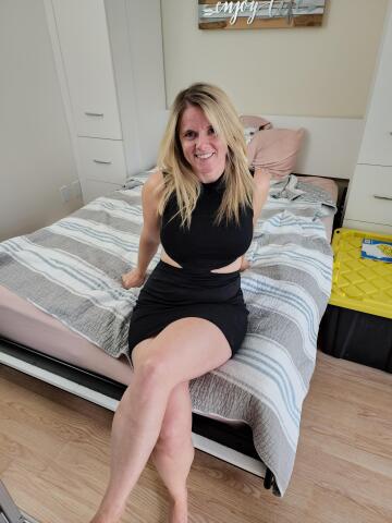 me [f] posing in my dress hoping to catch your eye :)