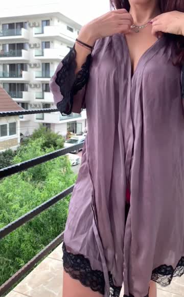 hi i'm ophelia and i'm a fiesty exhibitionism