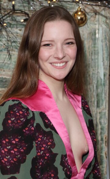 morfydd clark - galadriel from rings of power