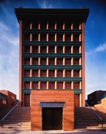 always been a big fan of the late architect aldo rossi. il palazzo hotel in fukuoka japan. completed in 1987.