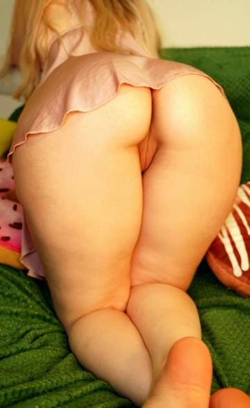 describe my ass using one emoji