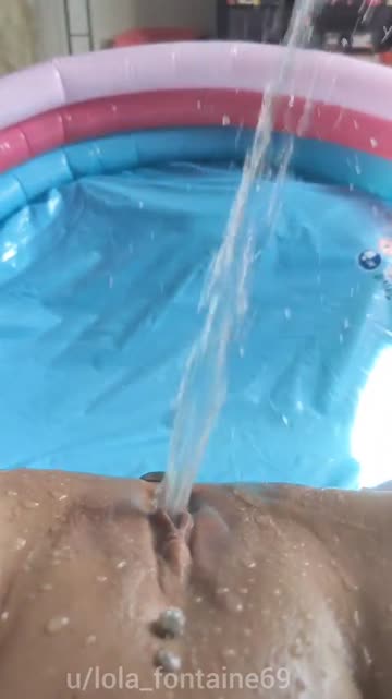 just filling up my pool 😋💦