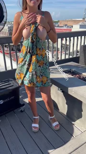 sex on a roof top bar sounds fun