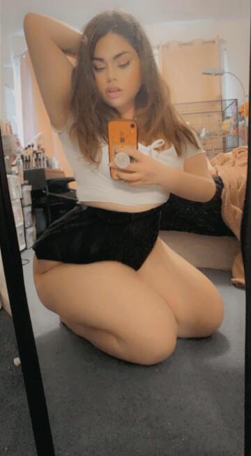 say hi if you love thick mexicana thighs!
