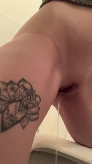 are you into tattooed girls who pee 😍