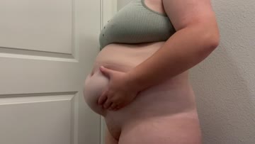 i just love showing off my belly bouncing and i was so stuffed so i had to ;) (20f)