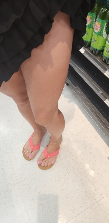 trans toes in the supermarket