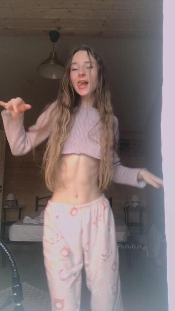 im trying to dance a own version of michael jackson thriller ☺️