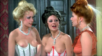 on a lazy, rainy weekday afternoon, there's nothing better than watching the old 1970s tv show re-runs on altboobworld tv, and laughing at the fashions. love their hair!