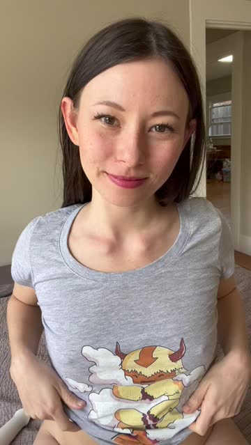 eye contact challenge! if you can keep your eyes on mine that smile isn't all i have for you :) [gif]