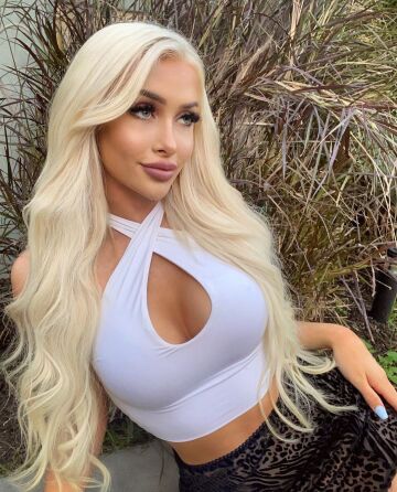 blonde bimbo