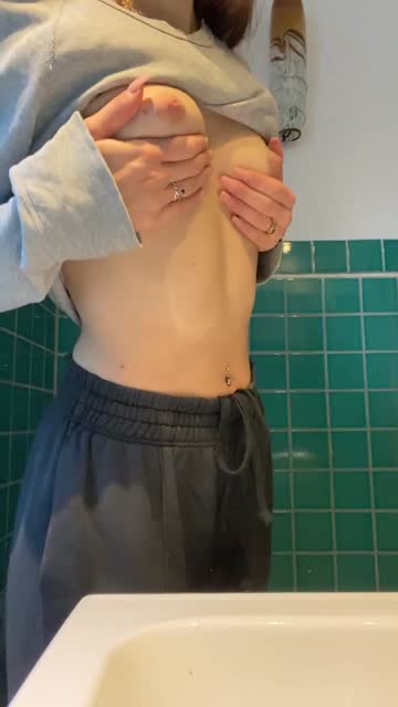 is this the right way to wear this sweatshirt?