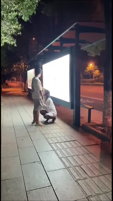 bus stop fucking (paofunaiwei)