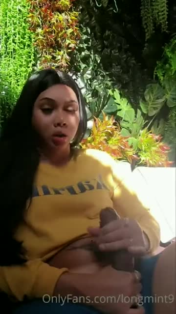 longmint96 from chaturbate cums on her face outdoors