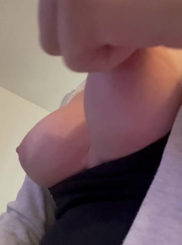 another day bored at home, playing with my tits…
